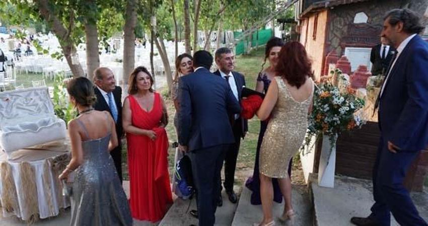 Azra Akın, Trakya usulü düğünle dünyaevine girdi!
