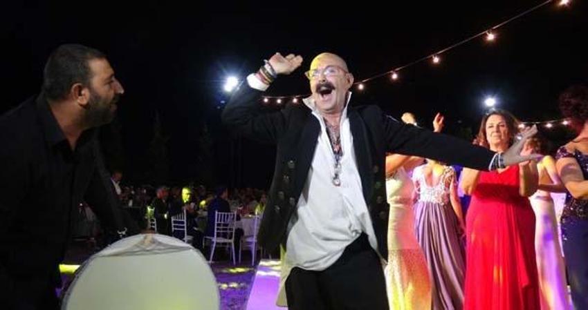 Azra Akın, Trakya usulü düğünle dünyaevine girdi!