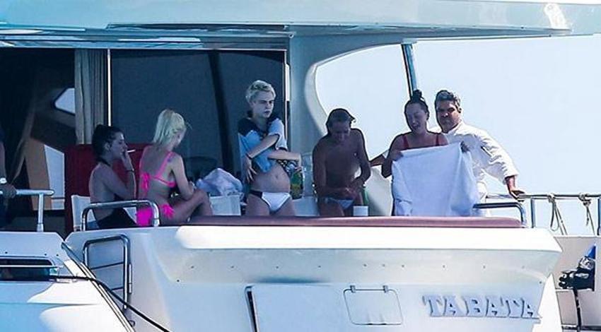 Cara Delevingne çok fena yakalandı!