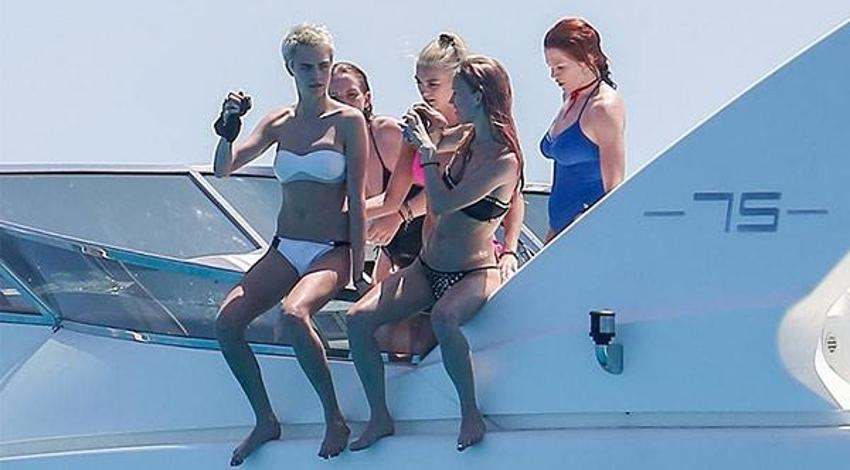 Cara Delevingne çok fena yakalandı!