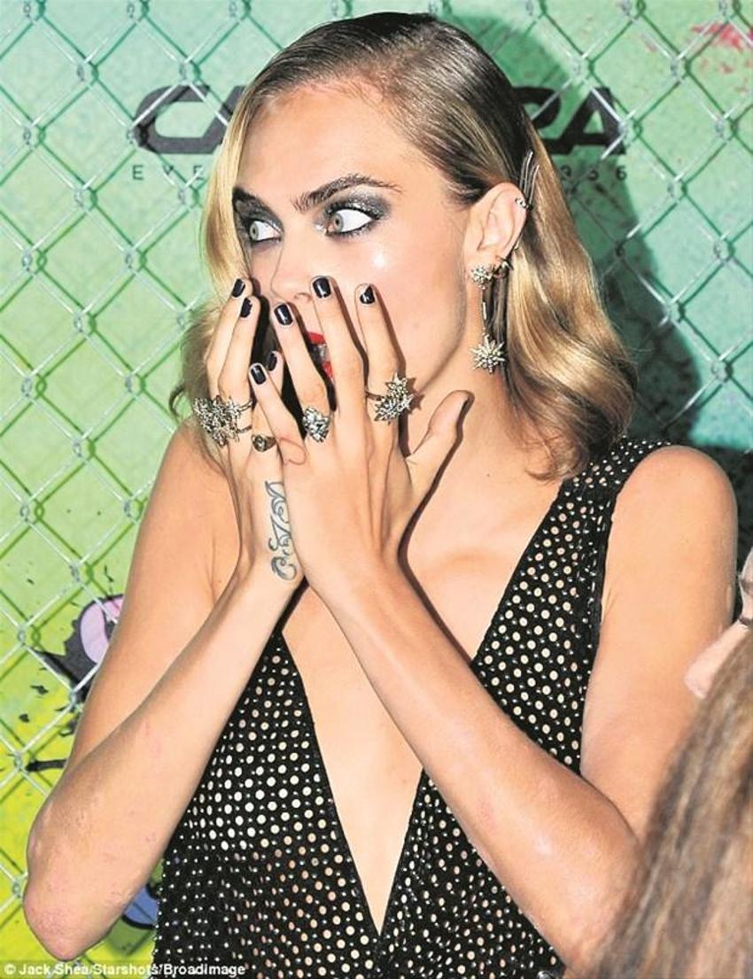 Cara Delevingne çok fena yakalandı!