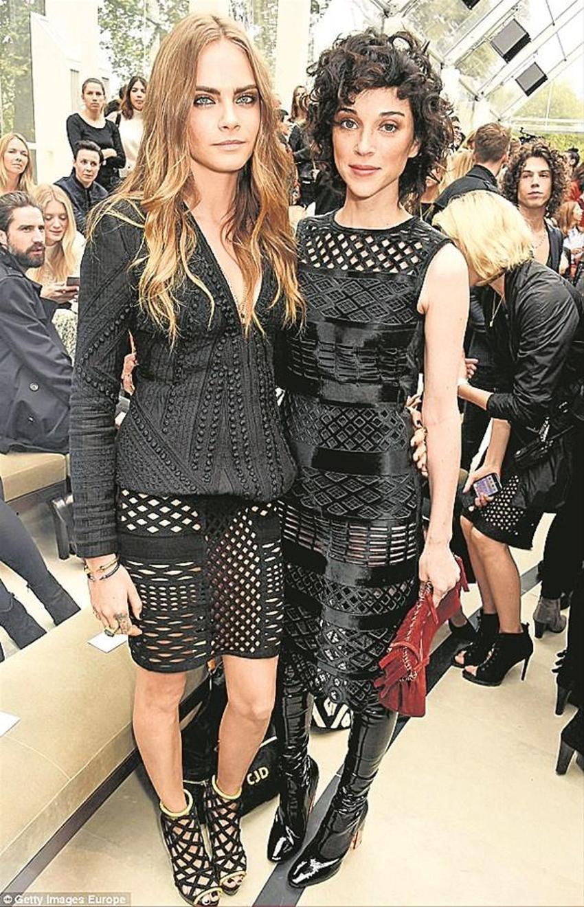Cara Delevingne çok fena yakalandı!