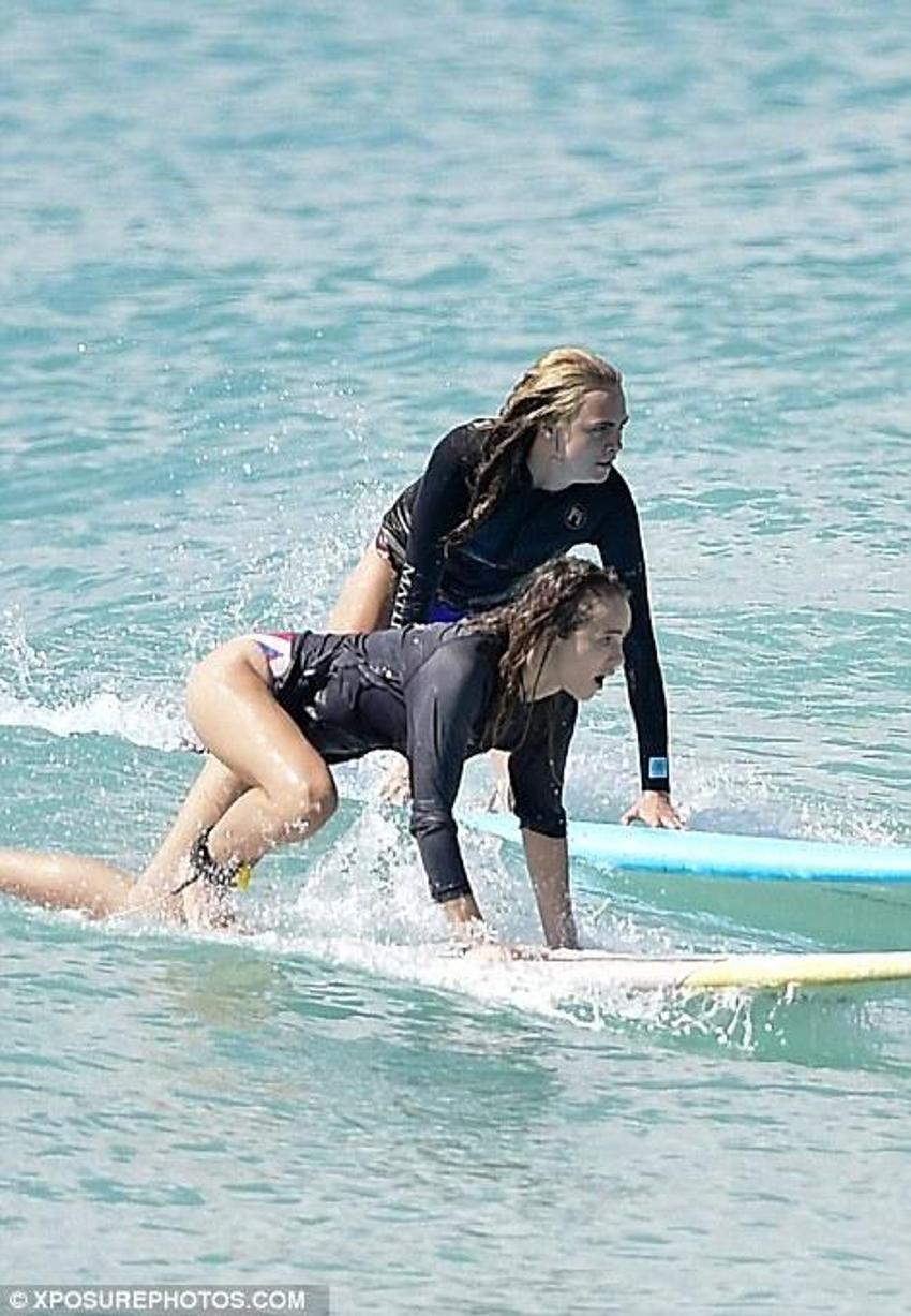 Cara Delevingne çok fena yakalandı!