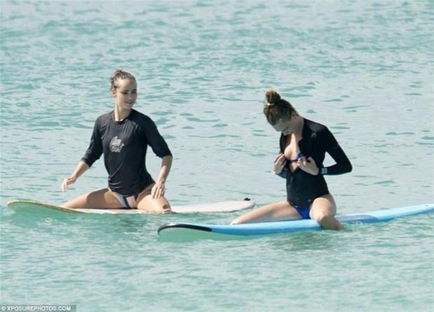 Cara Delevingne çok fena yakalandı!