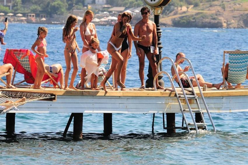 Eliz’den vücut şov