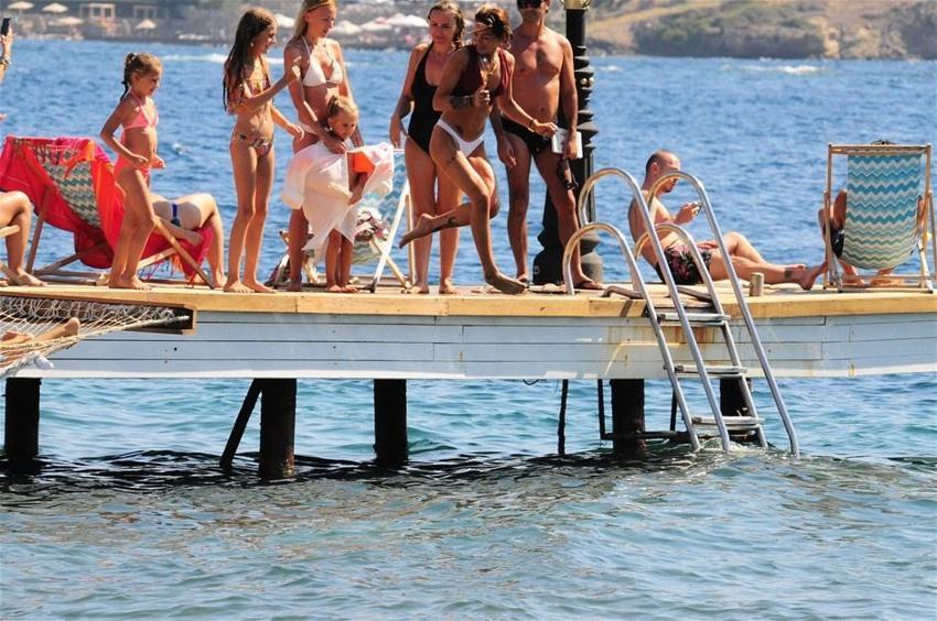 Eliz’den vücut şov