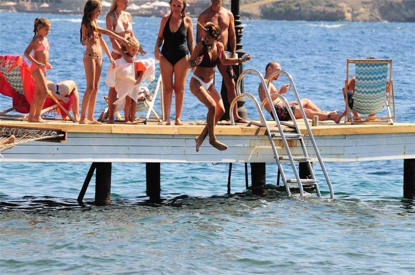 Eliz’den vücut şov