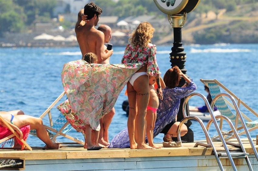 Eliz’den vücut şov