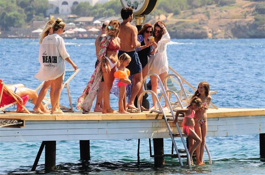Eliz’den vücut şov