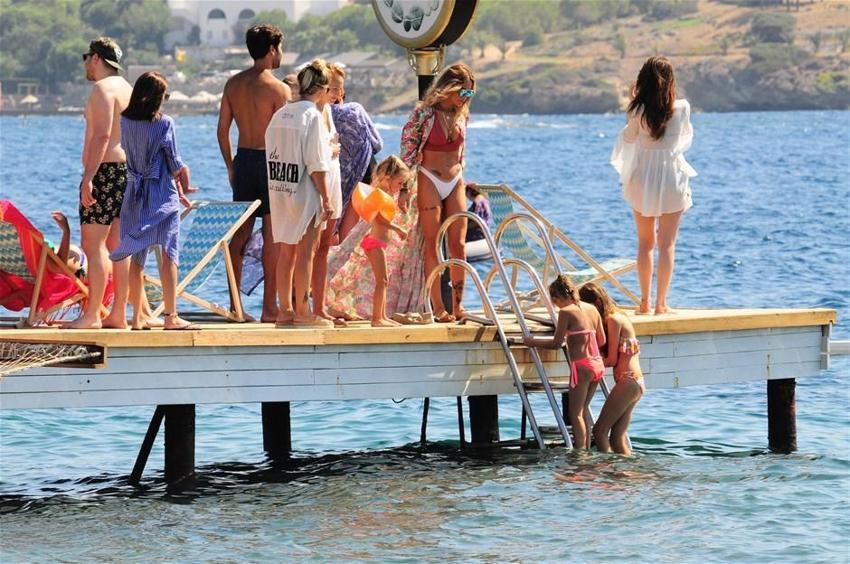 Eliz’den vücut şov