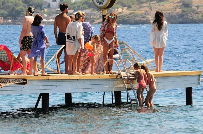 Eliz’den vücut şov