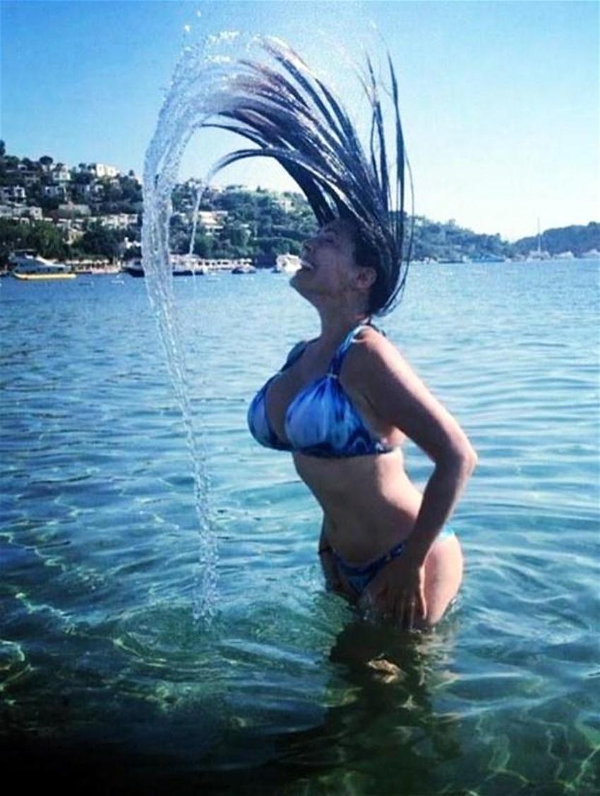 Kelly Brook Bodrum'da estetikçi arıyor!