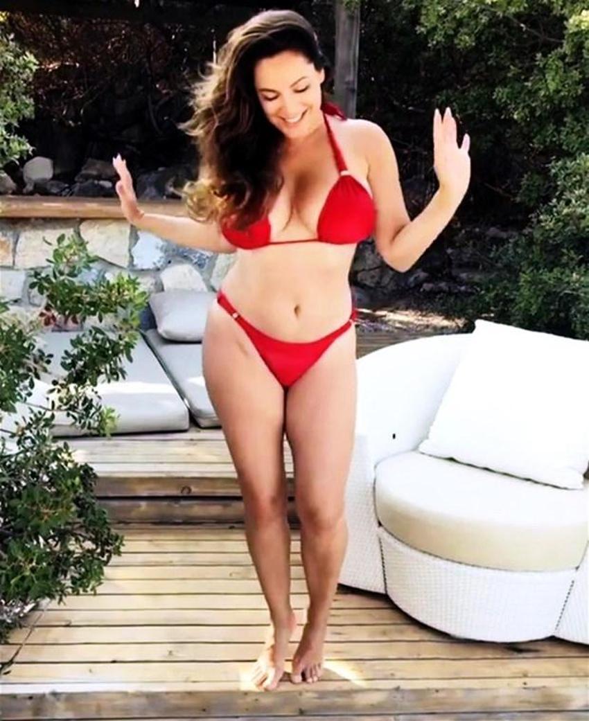 Kelly Brook Bodrum'da estetikçi arıyor!