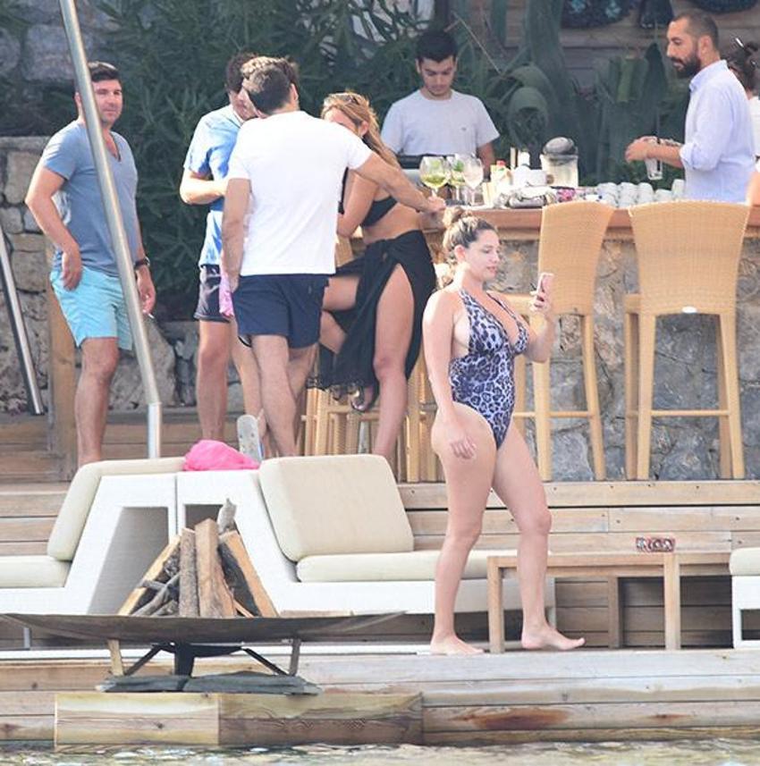 Kelly Brook Bodrum'da estetikçi arıyor!