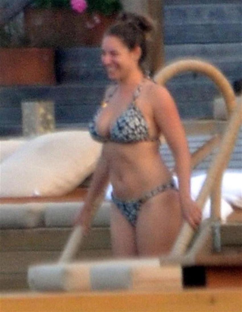Kelly Brook Bodrum'da estetikçi arıyor!