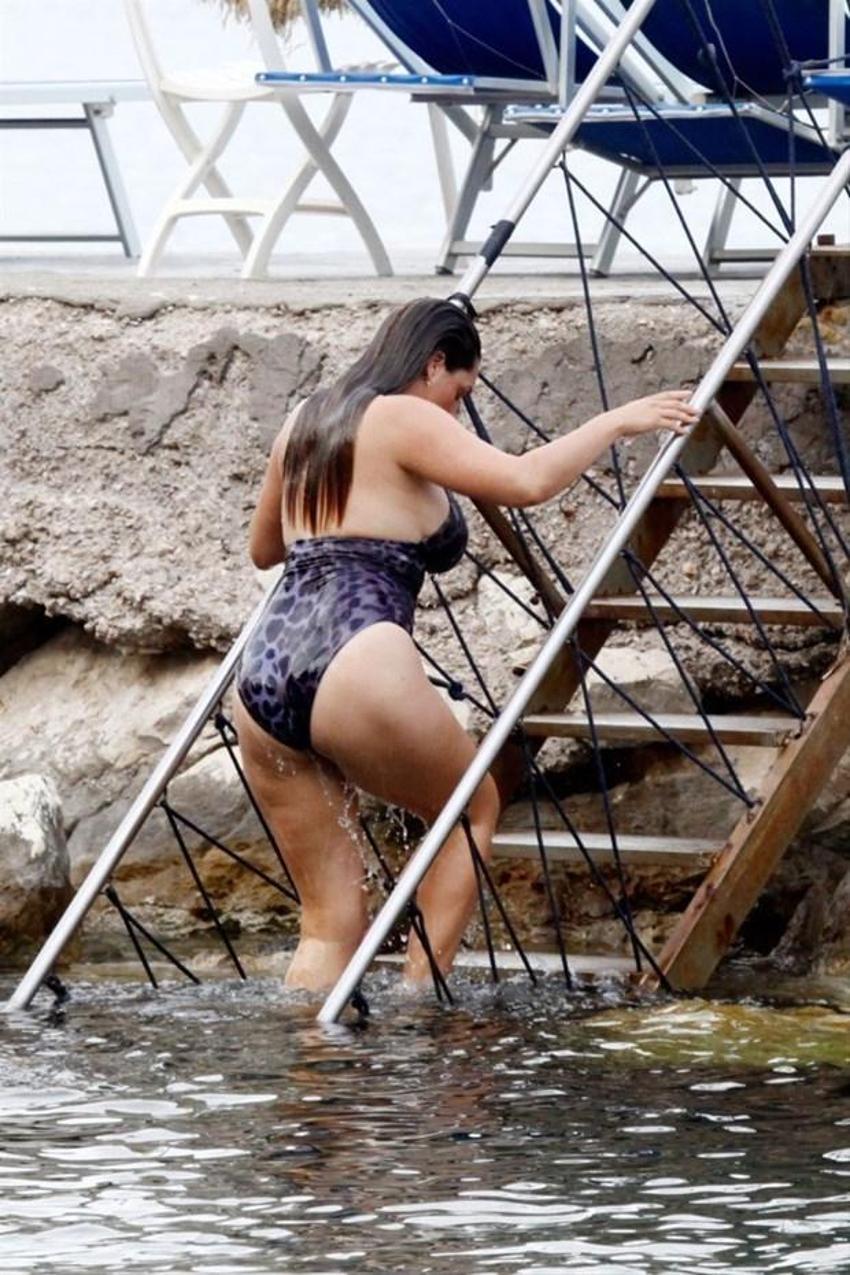 Kelly Brook Bodrum'da estetikçi arıyor!