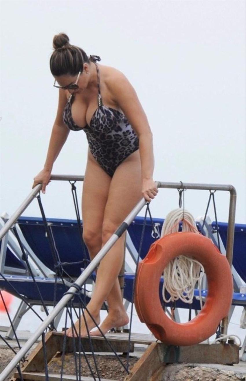 Kelly Brook Bodrum'da estetikçi arıyor!