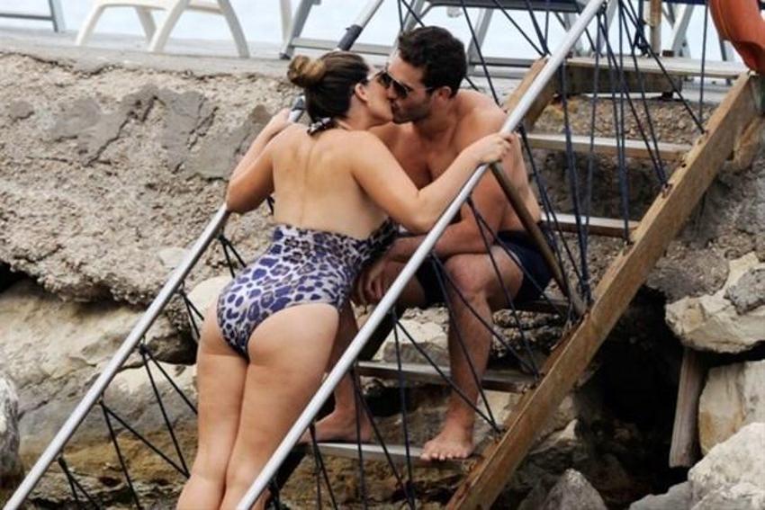 Kelly Brook Bodrum'da estetikçi arıyor!