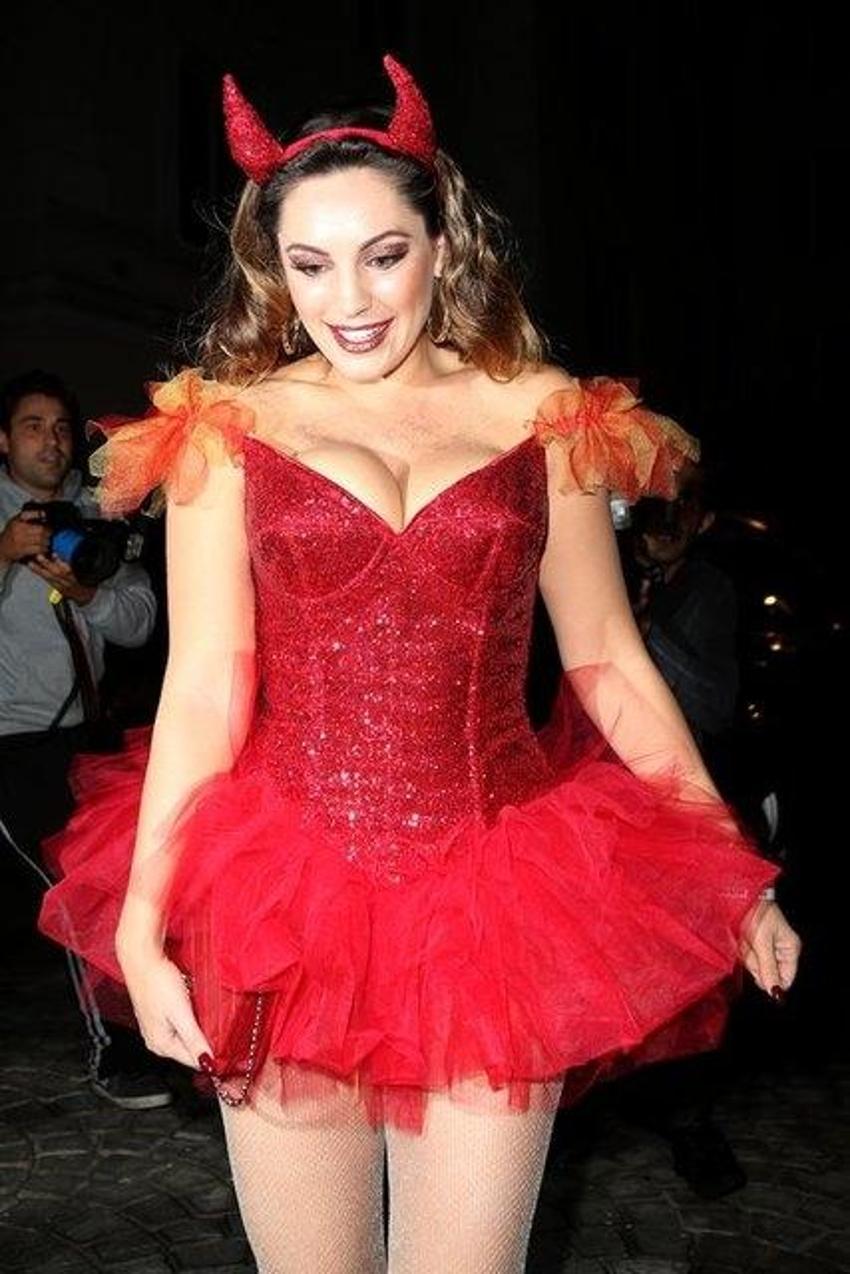Kelly Brook Bodrum'da estetikçi arıyor!