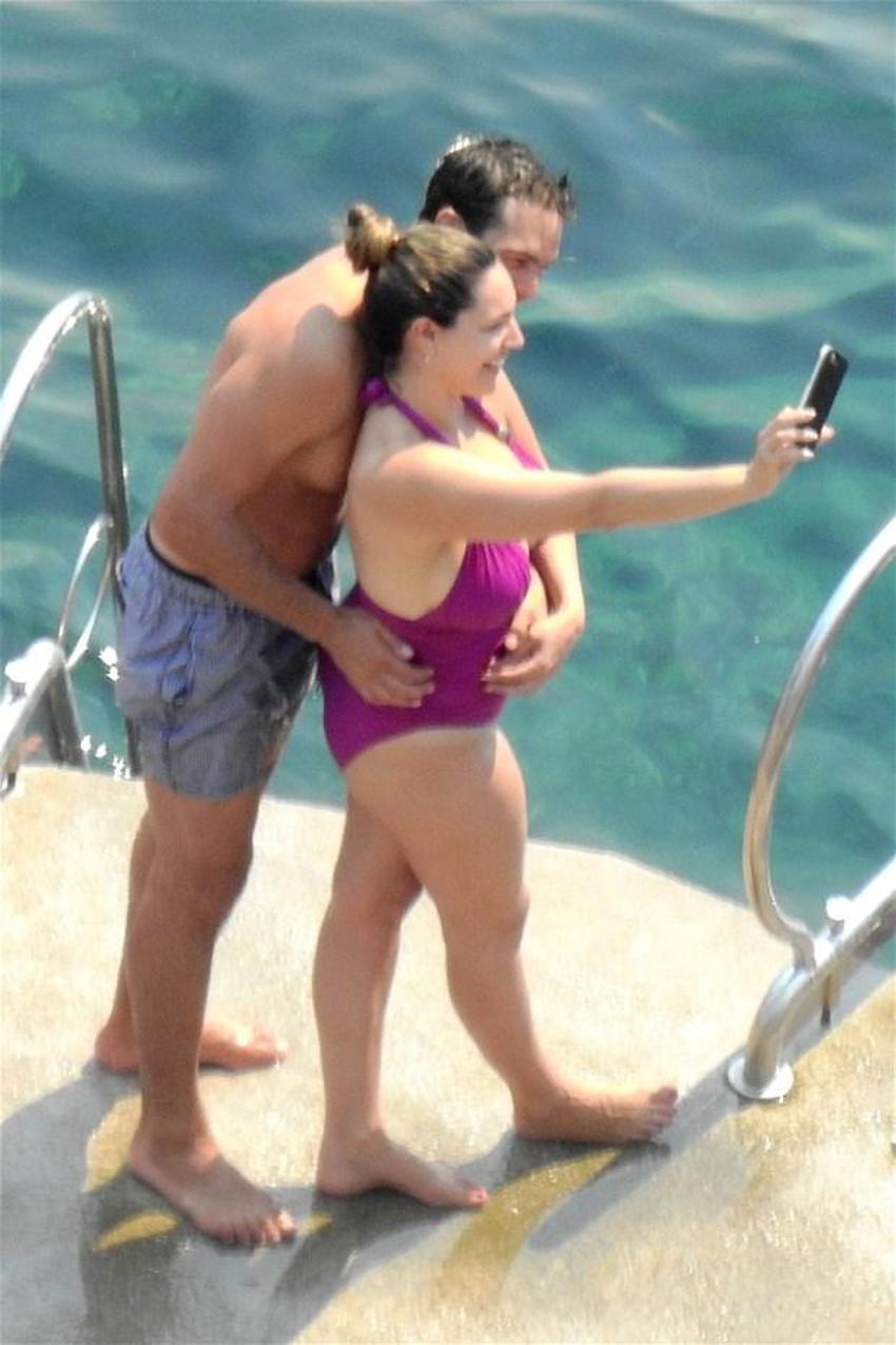 Kelly Brook Bodrum'da estetikçi arıyor!