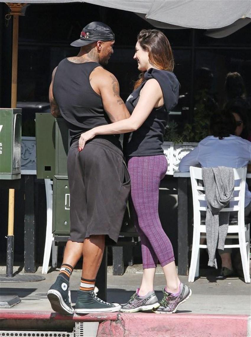 Kelly Brook Bodrum'da estetikçi arıyor!