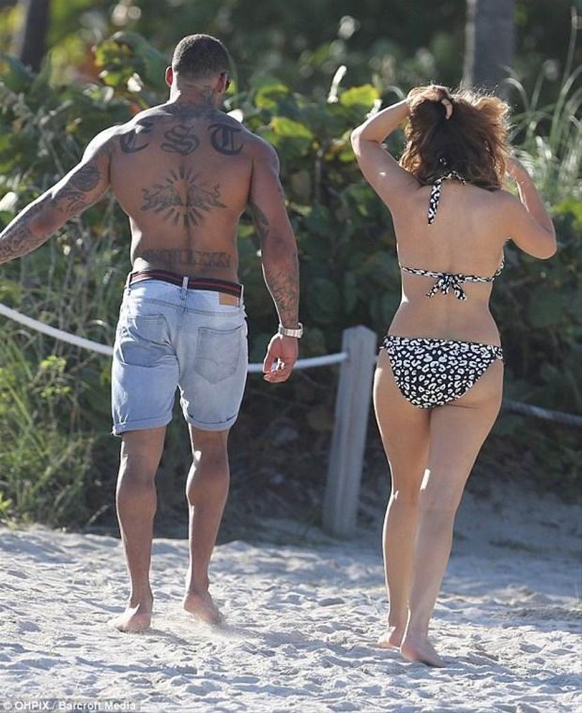 Kelly Brook Bodrum'da estetikçi arıyor!