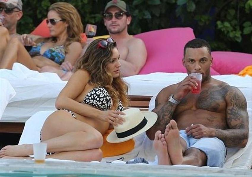 Kelly Brook Bodrum'da estetikçi arıyor!