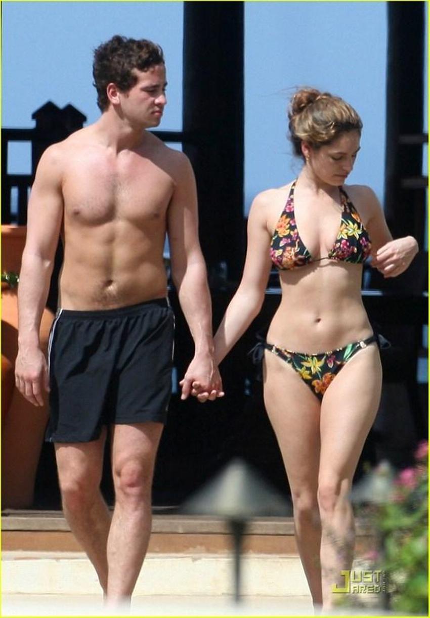 Kelly Brook Bodrum'da estetikçi arıyor!