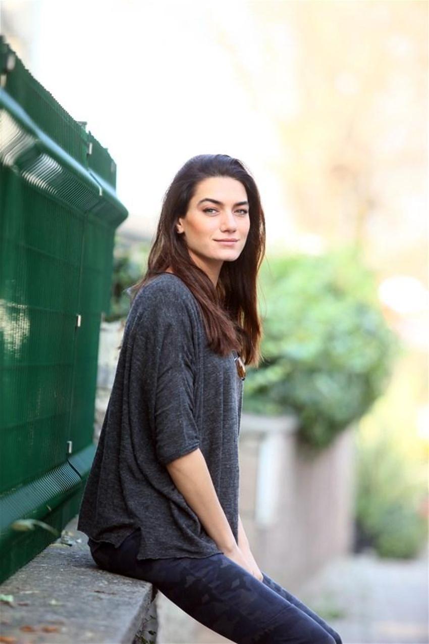 Hande Şubaşı denizde fena yakalandı!