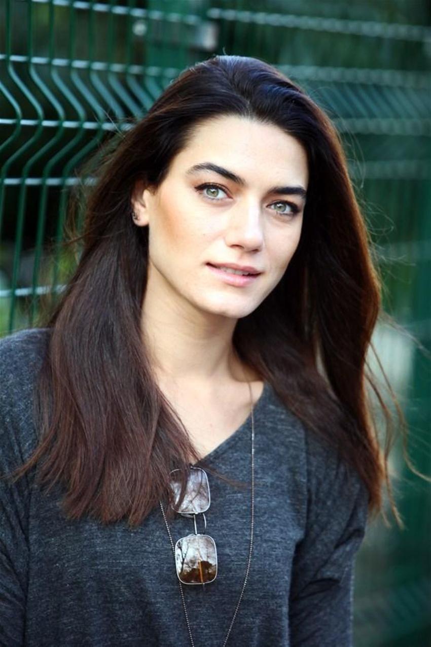 Hande Şubaşı denizde fena yakalandı!