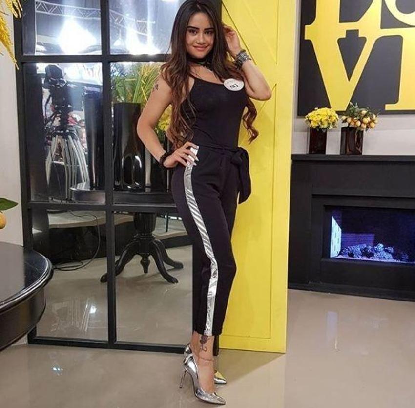 Naz, kalçasına öyle bir şey yaptırdı ki...