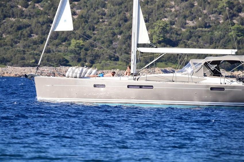Bikinili Bensu Soral nefes kesti!