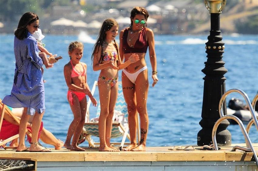 Eliz Sakuçoğlu bakın ne yaparken yakalandı?