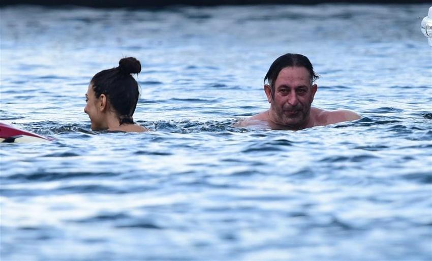 Cem Yılmaz 'Yatakta kopuyorduk' diyen sevgilisi ile tatilde!