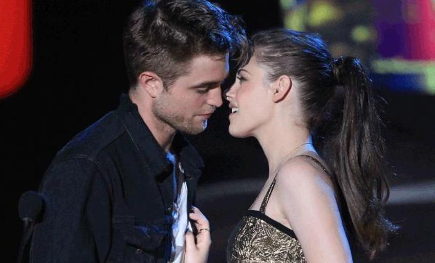 Kristen Stewart'tan çıplak reklam!