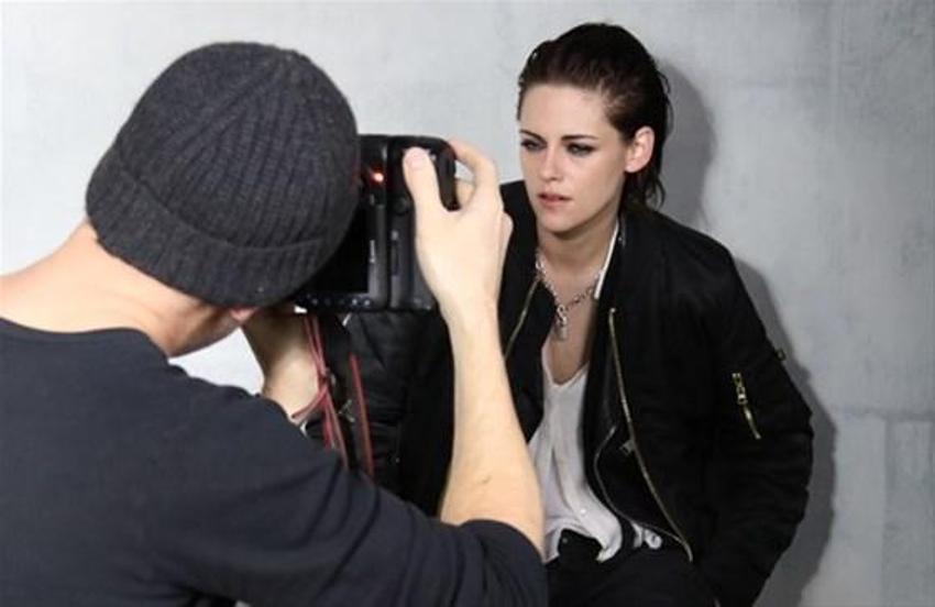 Kristen Stewart'tan çıplak reklam!