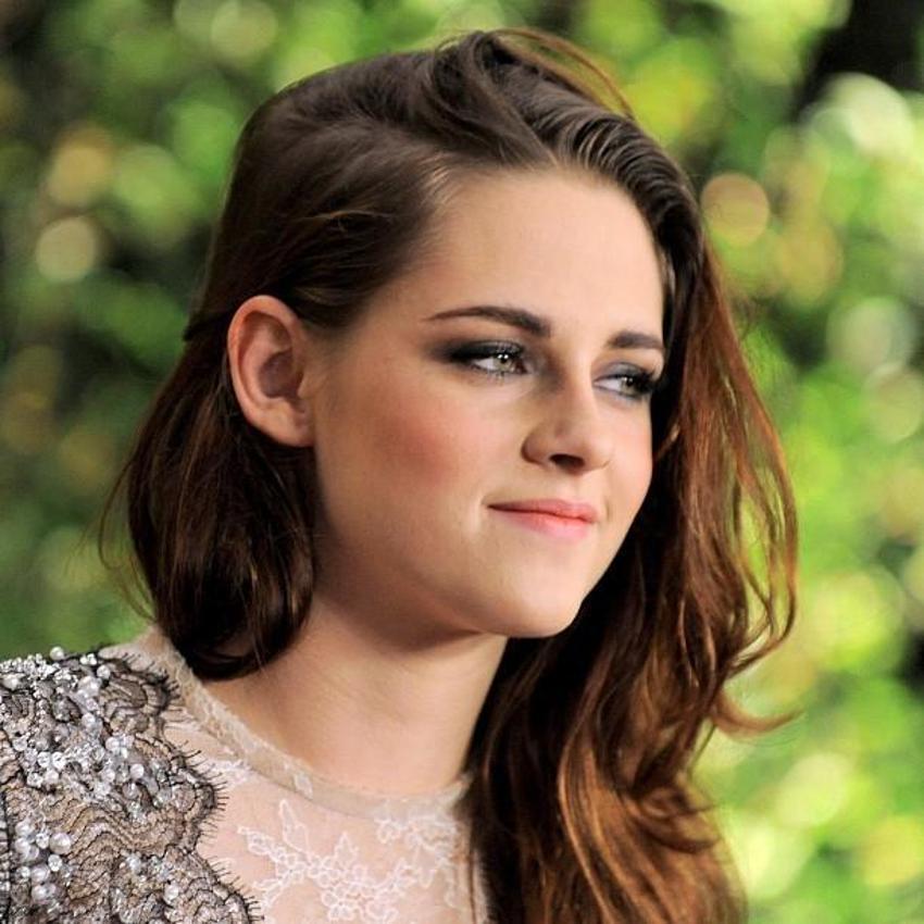Kristen Stewart'tan çıplak reklam!
