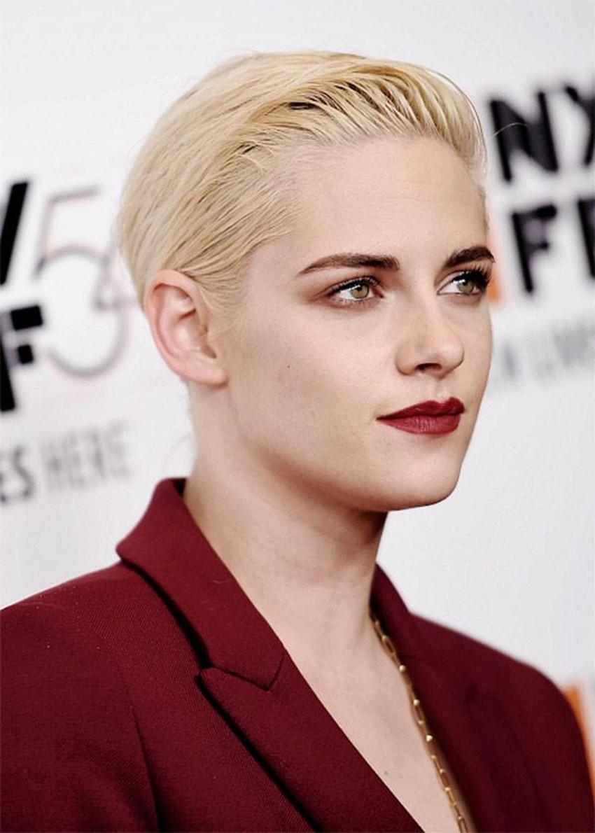 Kristen Stewart'tan çıplak reklam!