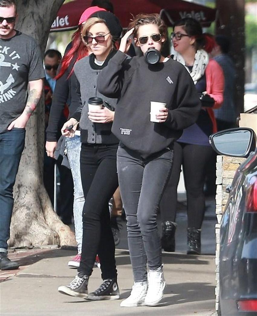 Kristen Stewart'tan çıplak reklam!