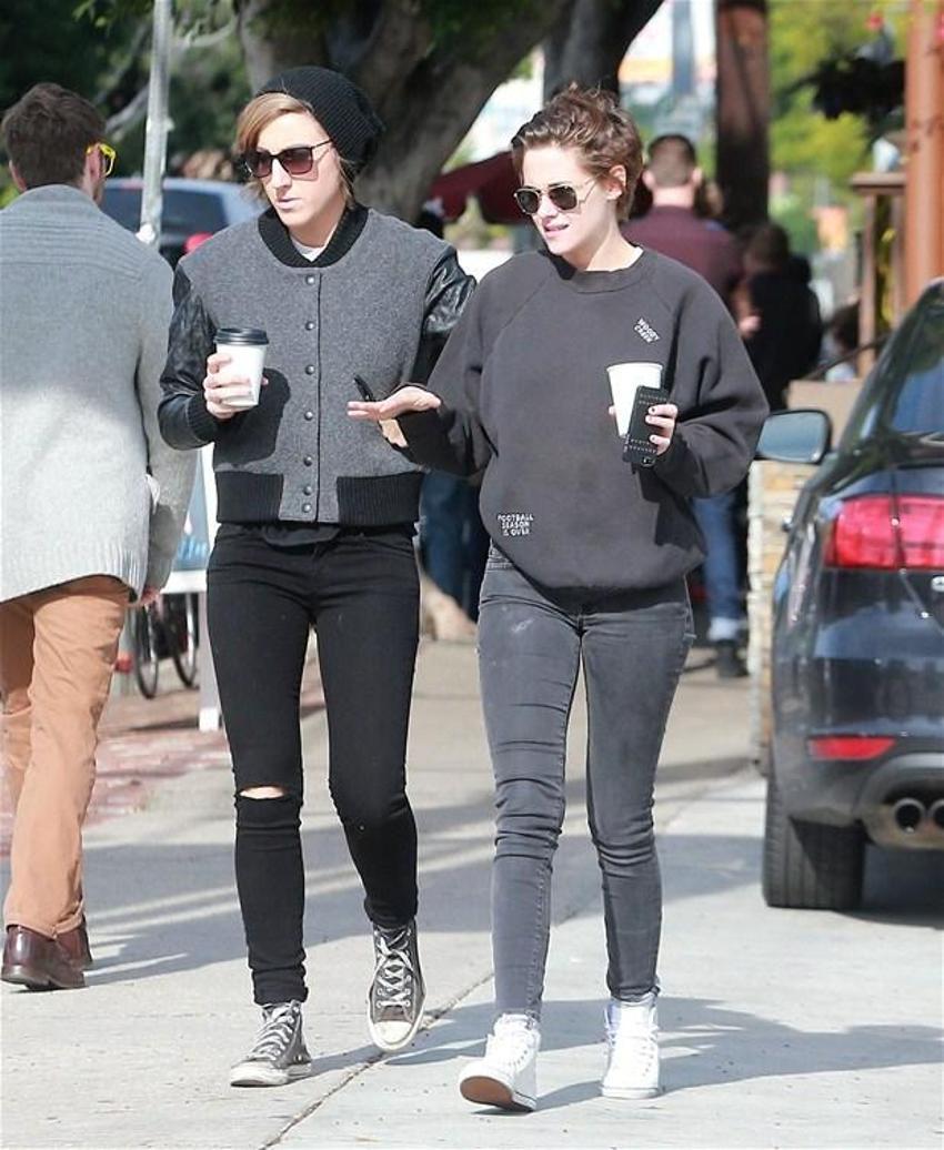 Kristen Stewart'tan çıplak reklam!