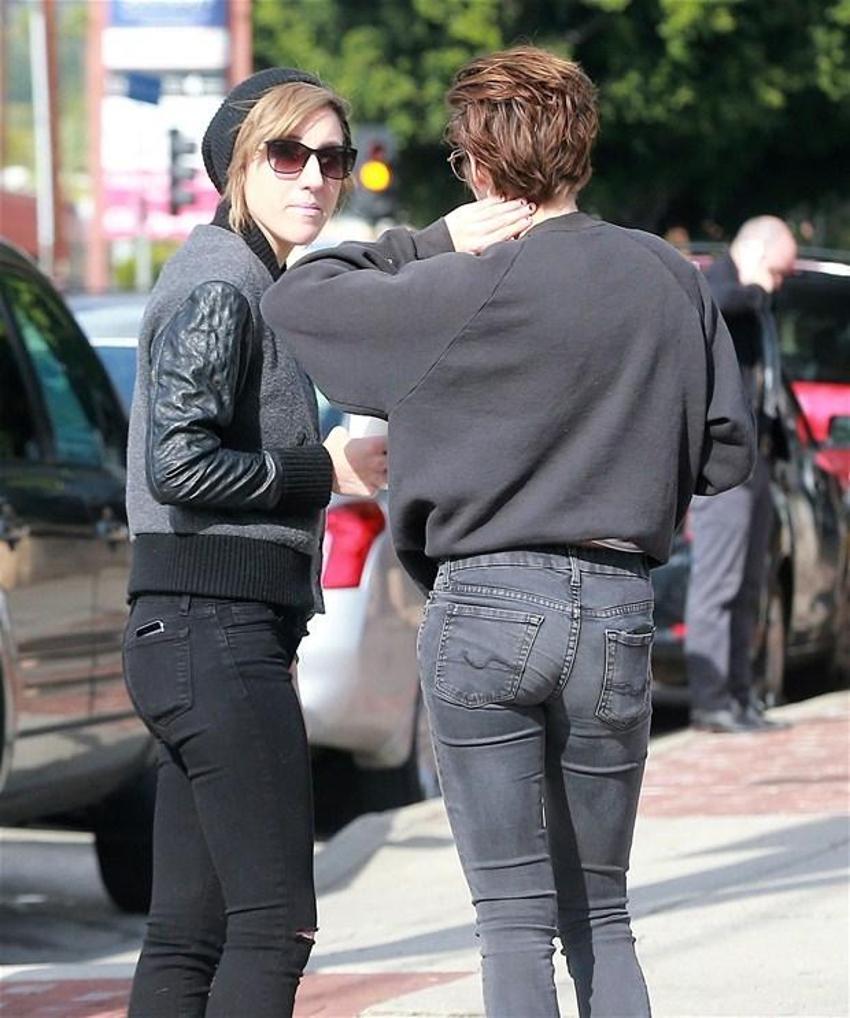 Kristen Stewart'tan çıplak reklam!