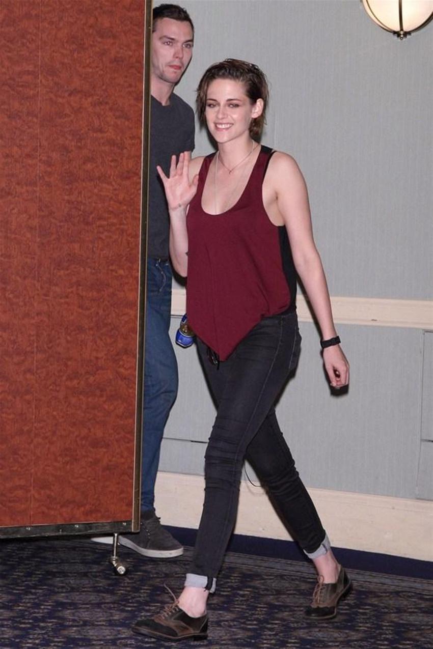 Kristen Stewart'tan çıplak reklam!