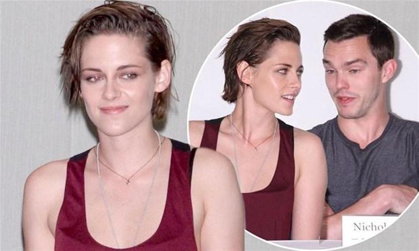 Kristen Stewart'tan çıplak reklam!