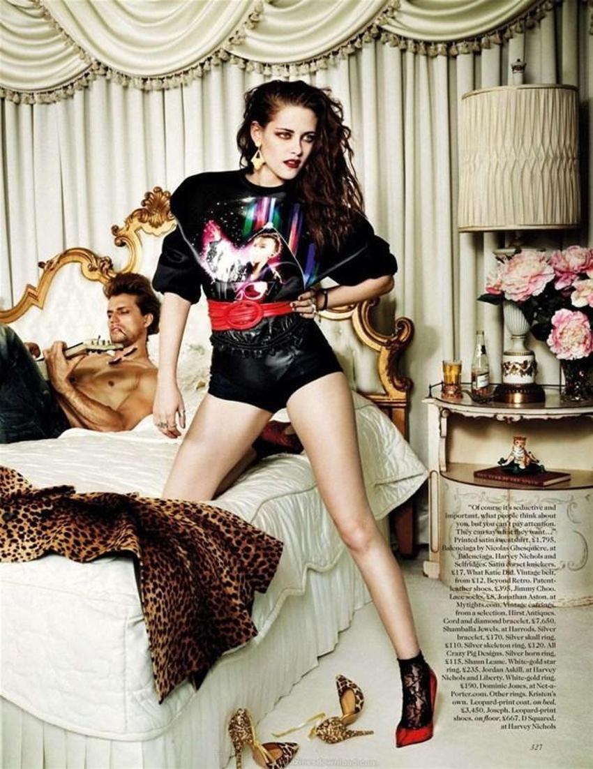 Kristen Stewart'tan çıplak reklam!