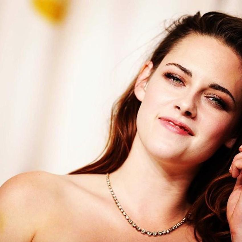 Kristen Stewart'tan çıplak reklam!