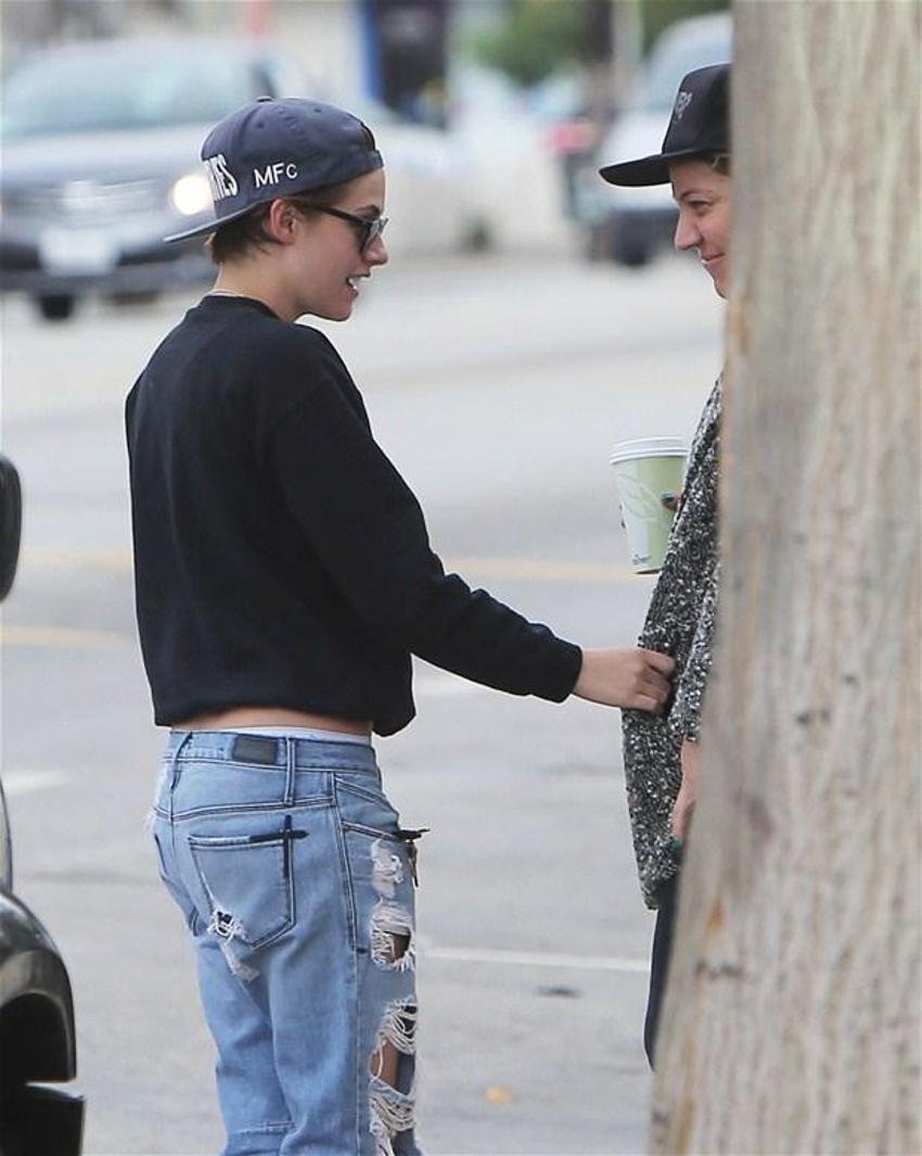 Kristen Stewart'tan çıplak reklam!
