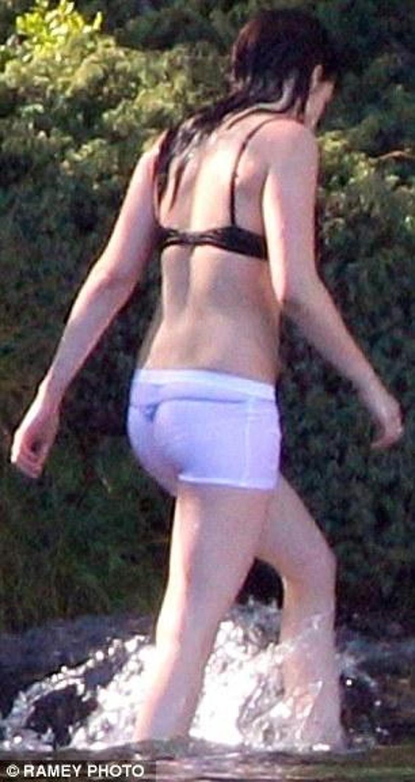 Kristen Stewart'tan çıplak reklam!