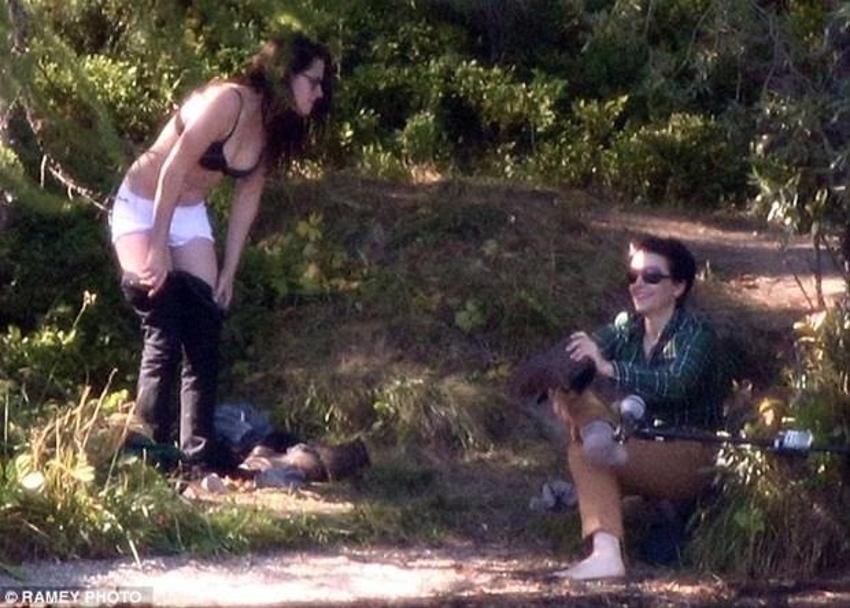 Kristen Stewart'tan çıplak reklam!