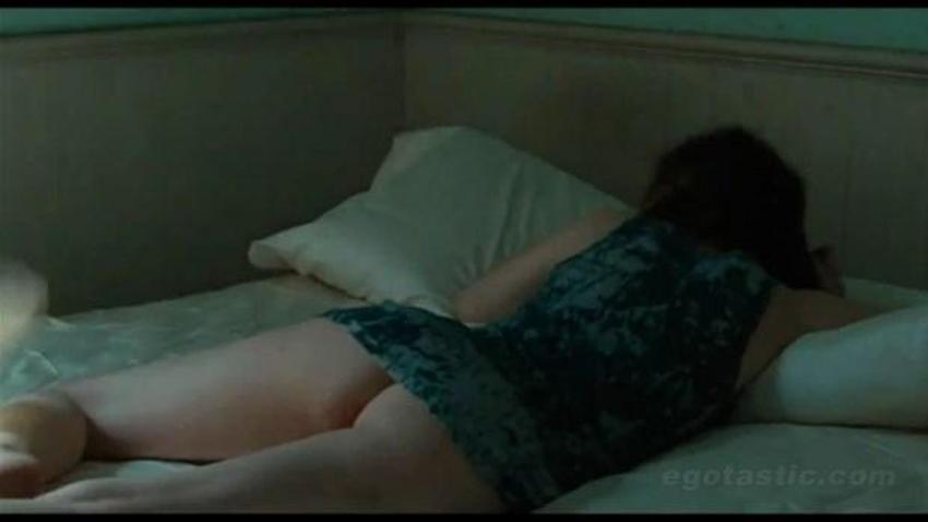Kristen Stewart'tan çıplak reklam!