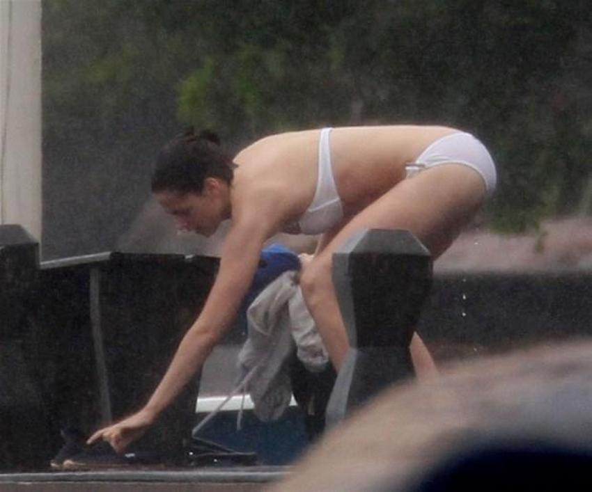 Kristen Stewart'tan çıplak reklam!